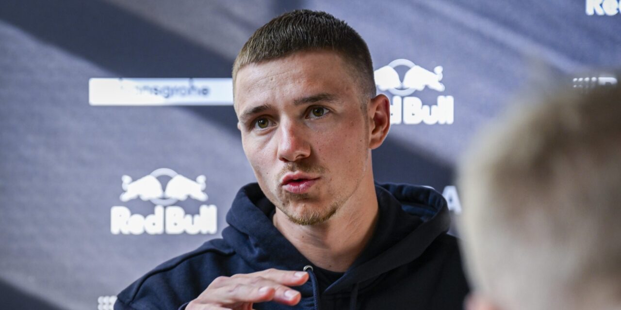 Remco Evenepoel poseert op bijzondere plek voor cover zakenblad Forbes