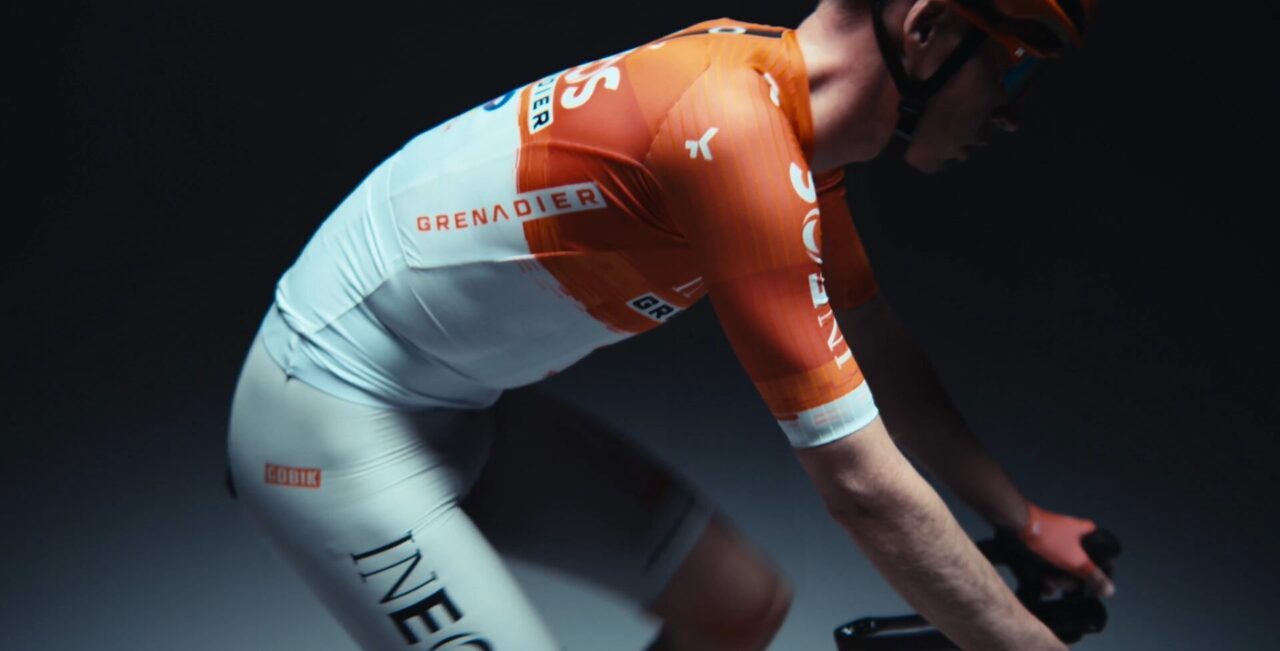 Wielertenues 2026: INEOS Grenadiers pakt uit met gedurfde kleurencombinatie