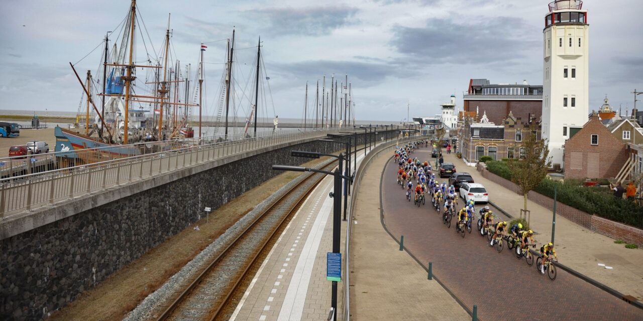 Fietspad én fytspaad: Friesland presenteert tweetalige verkeersborden