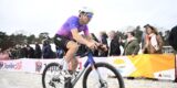 Oud-prof Bert De Backer botst op mountainbiker in Turbo Cross