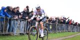 Mathieu van der Poel rijdt na indrukwekkende versnelling weg: Het zand ziet eruit als asfalt