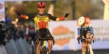 Thibau Nys klopt Tibor Del Grosso na spannende finale in Dendermonde, Wout van Aert zesde