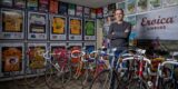Liefde voor nostalgie: Jeroen Linders is verwoed verzamelaar van oude racefietsen en wielershirts