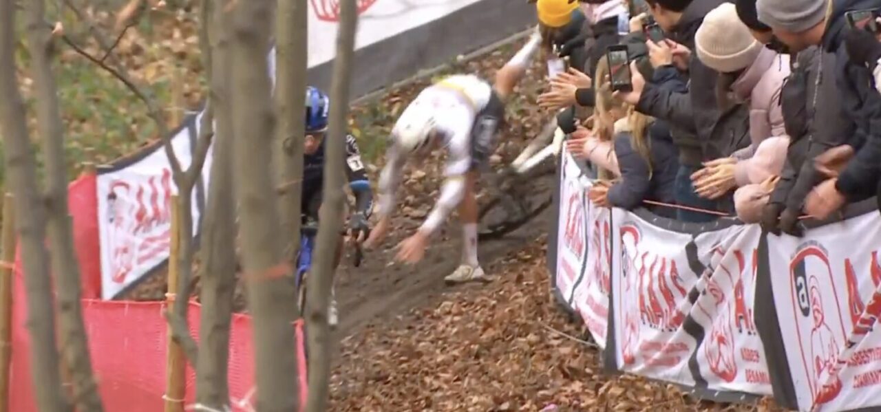 Ongelukkige valpartij Mathieu van der Poel in Wereldbeker Namen