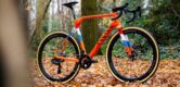 Tibor Del Grosso begint crossseizoen op opvallend fel gekleurde fiets