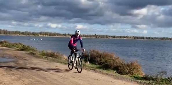 Zand, balken en biljartvlak: crossers verkennen parcours Wereldbeker Terralba