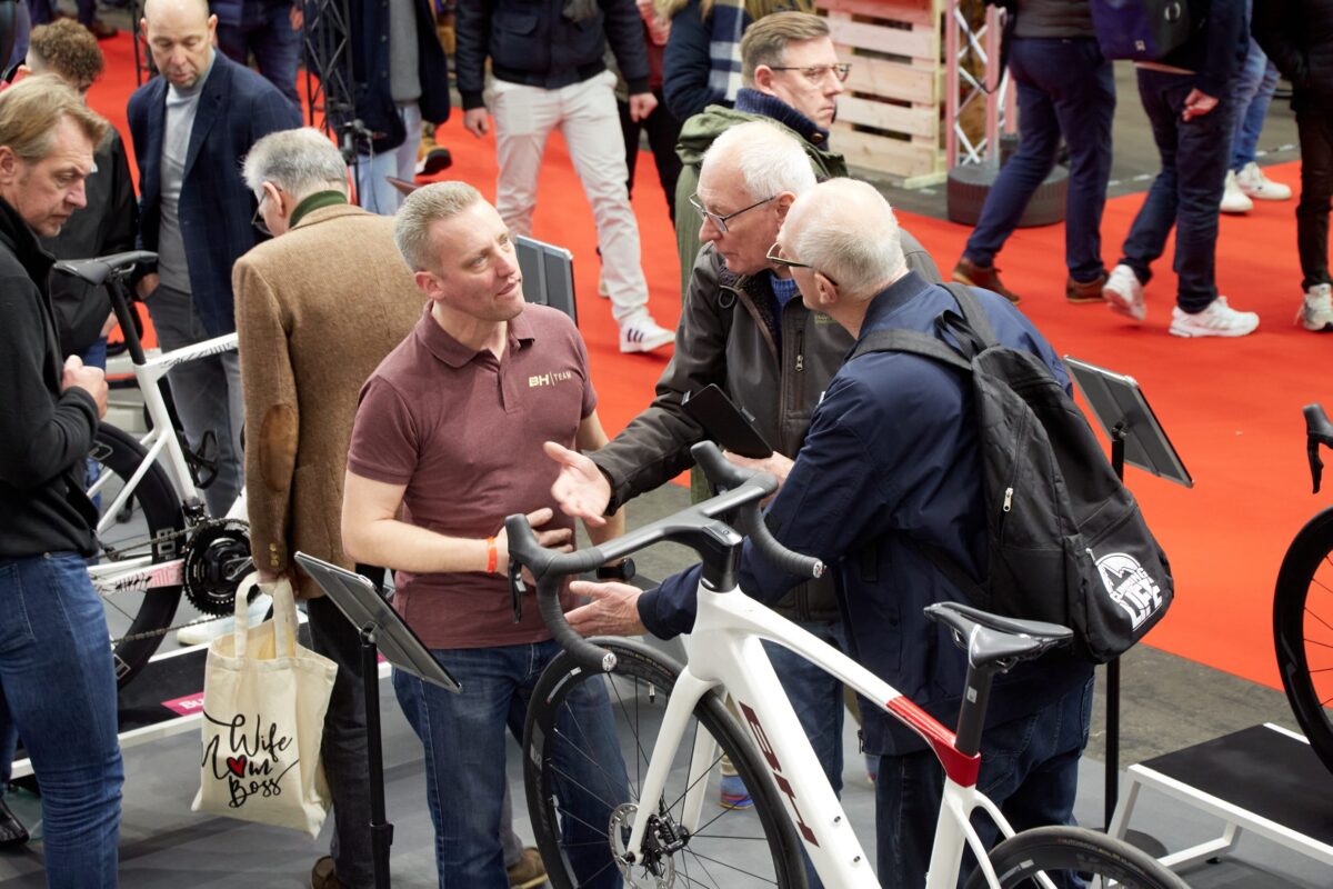 Nieuwe ventielen, all-road banden en bizarre fietsen: Tal van nieuwe producten op Velofollies 2026