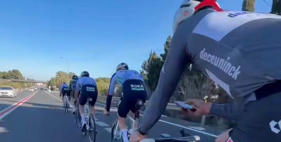 Mathieu van der Poel werkt stevige Spaanse training af richting WK en voorjaar