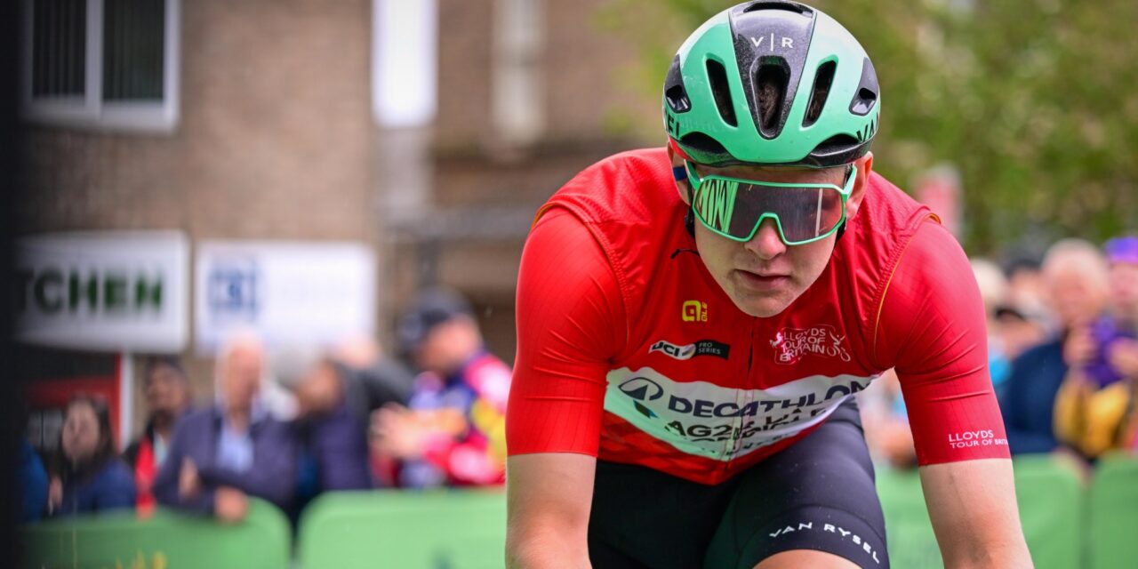 Eerste gele kaart van 2026 uitgedeeld: lead-out Tord Gudmestad op de bon in Tour Down Under