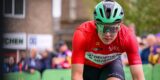 Eerste gele kaart van 2026 uitgedeeld: lead-out Tord Gudmestad op de bon in Tour Down Under