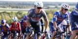 Alpecin-sprinter Jensen Plowright sneller dan Sam Welsford in criteriumkampioenschap… in wit shirt