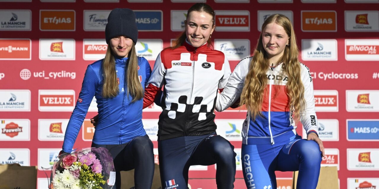 Bekijk hier de opmerkelijke en keiharde val van Tsjechische medaillewinnares bij de junioren