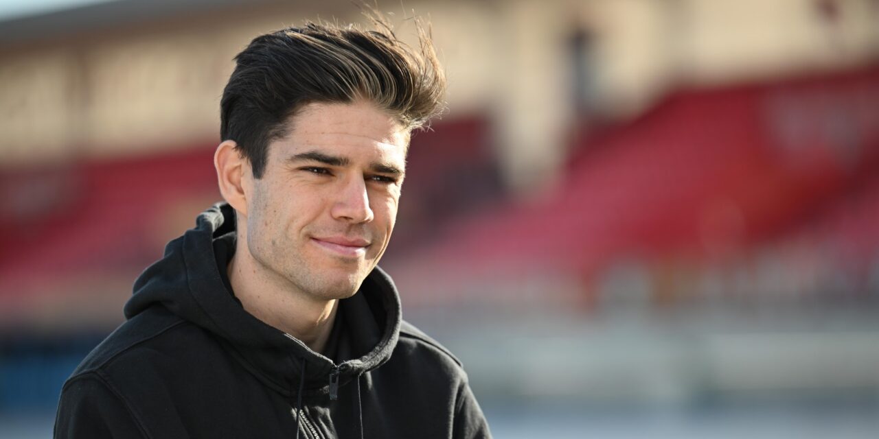 Sneeuw op hoogtestage lijkt Wout van Aert koud te laten