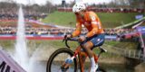 Mathieu van der Poel trakteert duizenden fans in Hulst op mooie jump