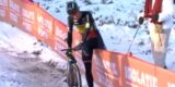 Thibau Nys ziet cross ‘verpest’ worden door stuurbreuk: “Kwam net echt onder stoom”