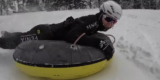Snowtuben, zwaardvechten en een influencer-imitatie: Puck Pieterse kiest sneeuwpret boven smarttrainer