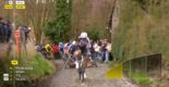 Wow! Mathieu van der Poel weet met miraculeuze save valpartij van Pluimers te ontwijken