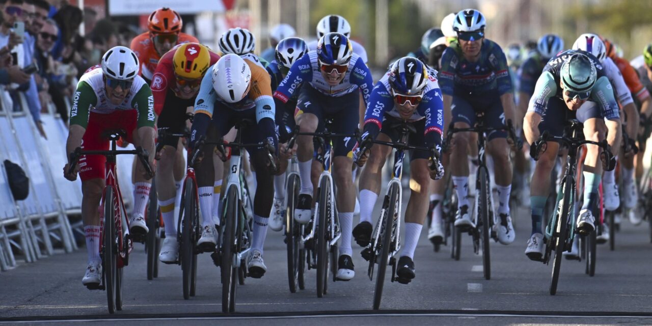 Biniam Girmay wint in Ronde van Valencia meteen voor NSN na sprintduel met Arne Marit
