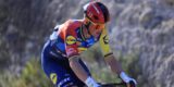 Mads Pedersen begint seizoen met val en opgave in Ronde van Valencia