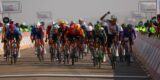 Juan Sebastian Molano verschalkt Fernando Gaviria en Gerben Thijssen in eerste rit Tour of Oman