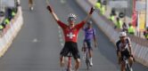 Mauro Schmid is Adam Yates de baas in Muscat Classic, Bart Lemmen vijfde