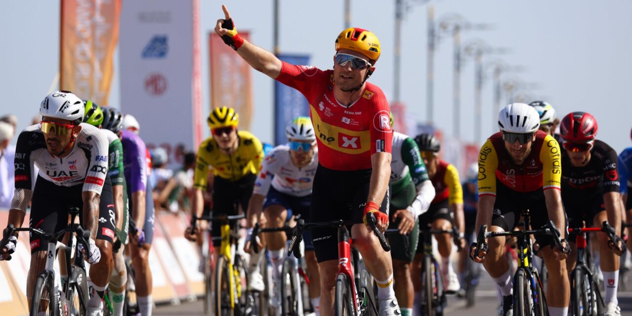 Erlend Blikra sprint naar ritwinst in vierde etappe Tour of Oman, Rick Pluimers zesde