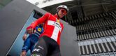 Søren Kragh Andersen lag onopgemerkt in berm na val in Tour de la Provence