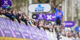 Mathieu van der Poel soleert naar zege in incidentrijke Omloop Het Nieuwsblad, Van Dijke tweede