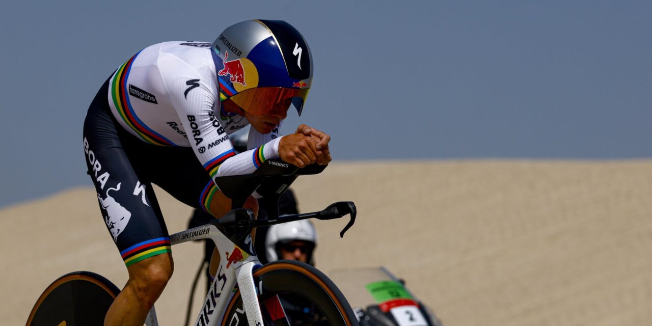 Waarom Remco Evenepoel de tijdrit in UAE Tour met lange mouwen reed