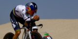 Waarom Remco Evenepoel de tijdrit in UAE Tour met lange mouwen reed