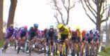 Zware val in peloton in jacht op groep-Van der Poel: De Lie en Brennan betrokken
