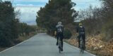 Wout van Aert kan tussen de sneeuw door tóch buiten trainen tijdens hoogtestage