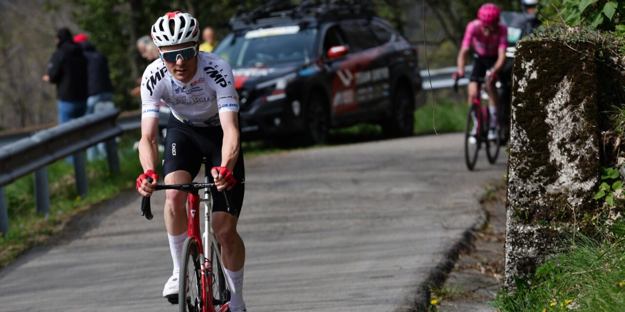 Rit- en eindzege: Mauro Schmid slaat toe op slotdag Settimana Coppi e Bartali