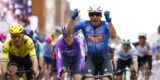 Van der Poel en Van Aert maken de koers, maar Jasper Philipsen wint In Flanders Fields