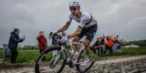 Van grind naar kasseien: Tadej Pogacar verkent Parijs-Roubaix samen met Florian Vermeersch