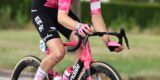 EF-renner gespot met opvallende aero-schoenen uit de triatlon