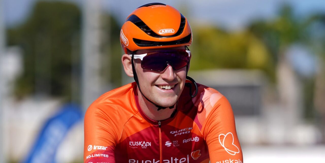 Axel van der Tuuk wint gravelkoers GP Primavera Ontur na demonstratie Euskaltel-Euskadi