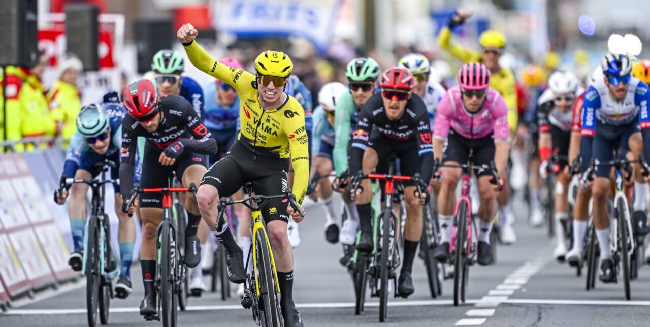 Matthew Brennan schenkt Visma | Lease a Bike zege in Kuurne-Brussel-Kuurne