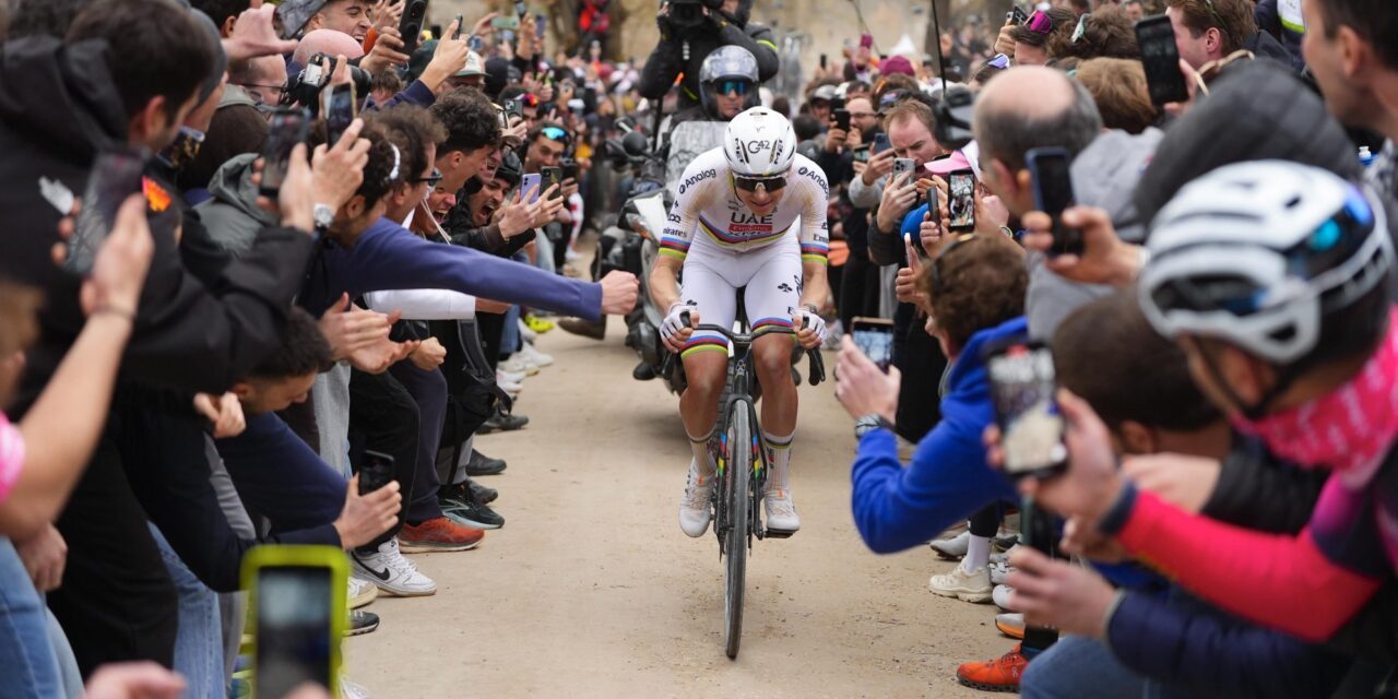 Tadej Pogacar domineert Strade Bianche, maar moest wel ‘all-out’ om Paul Seixas te lossen
