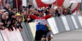 Lorena Wiebes wacht niet op de sprint en wint GP Oetingen na late uitval