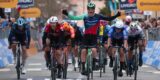 Tobias Lund Andresen klopt Arnaud De Lie en Jasper Philipsen in Tirreno-Adriatico