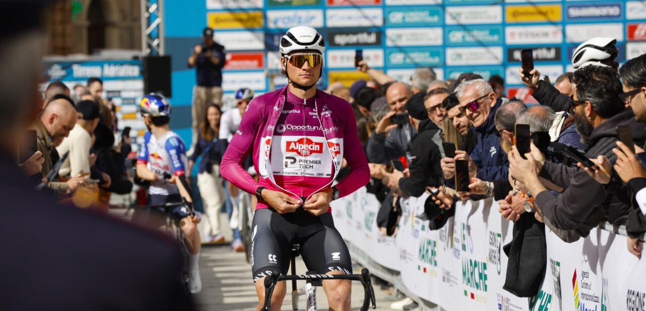Mathieu van der Poel blikt vooruit op duel met Pogacar: “Kwestie van tijd voor hij Milaan-San Remo wint”