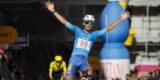 Leider Isaac Del Toro lijkt te kraken, maar slaat dan toch keihard toe in koninginnenrit Tirreno-Adriatico