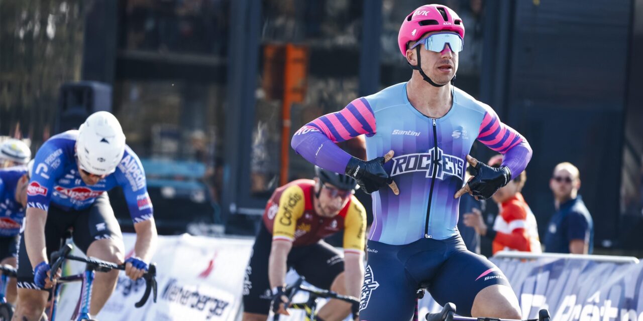Dylan Groenewegen sprint spectaculair voorbij vluchters naar zege in GP Monseré