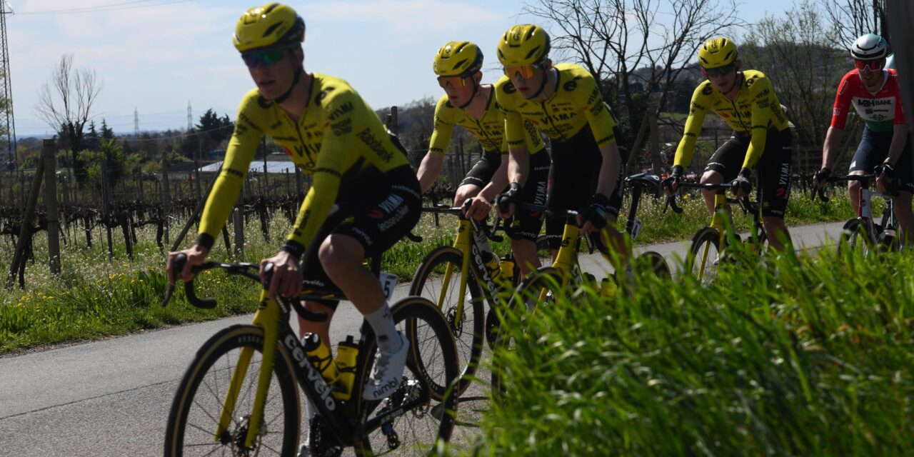 Visma | Lease a Bike dient klacht in tegen uiterst agressieve dronken supporters