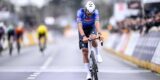 Mathieu van der Poel ziet af bij de beesten, maar wint E3: Dit is eentje die het meeste pijn deed
