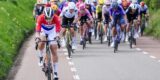 Wat een teamplayer! Lorena Wiebes deelt na DNF drinkbussen uit aan ploeggenotes