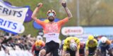 Bekijk hier de bloedstollend spannende slotkilometer in Dwars door Vlaanderen terug