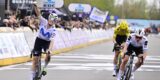 Marlen Reusser troeft Demi Vollering af in Dwars door Vlaanderen, Lieke Nooijen stunt bijna