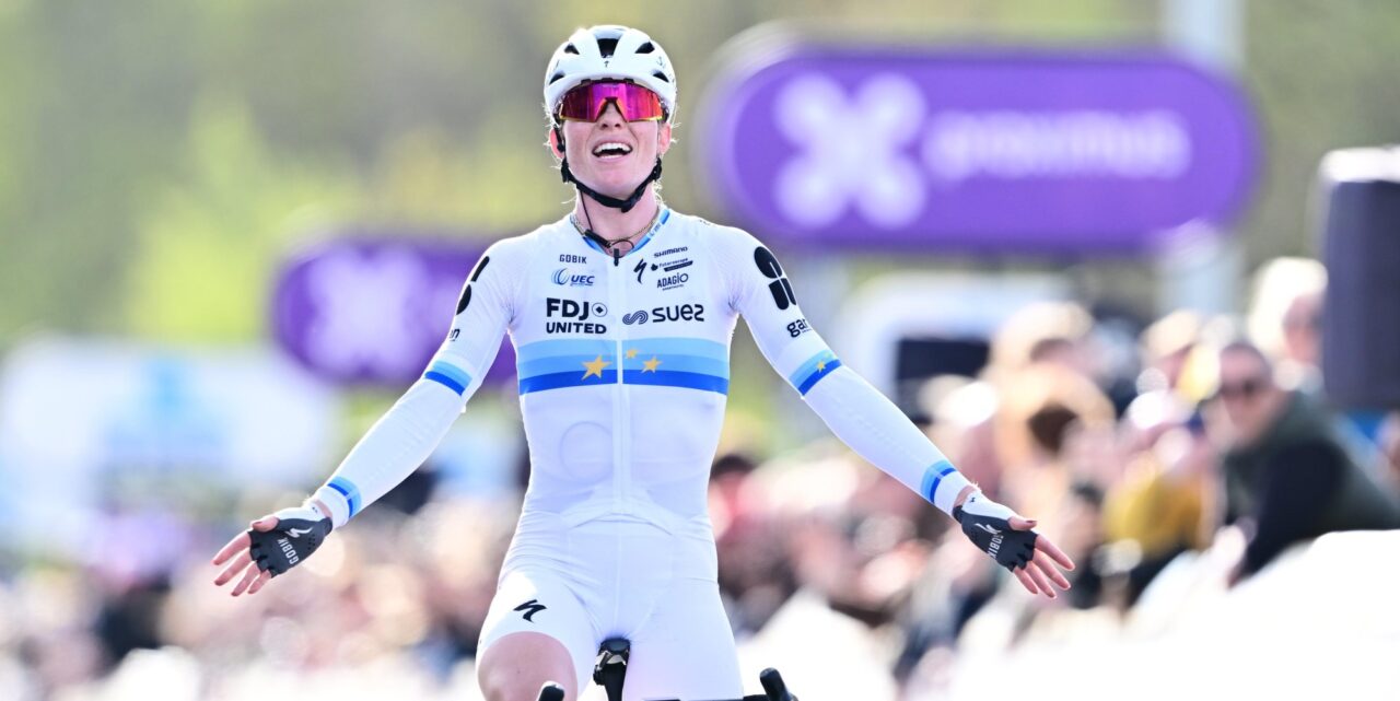 Demi Vollering soleert op grootste wijze naar zege in Ronde van Vlaanderen, Puck Pieterse derde